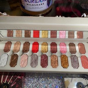 Croxx Eyeshadow Palette